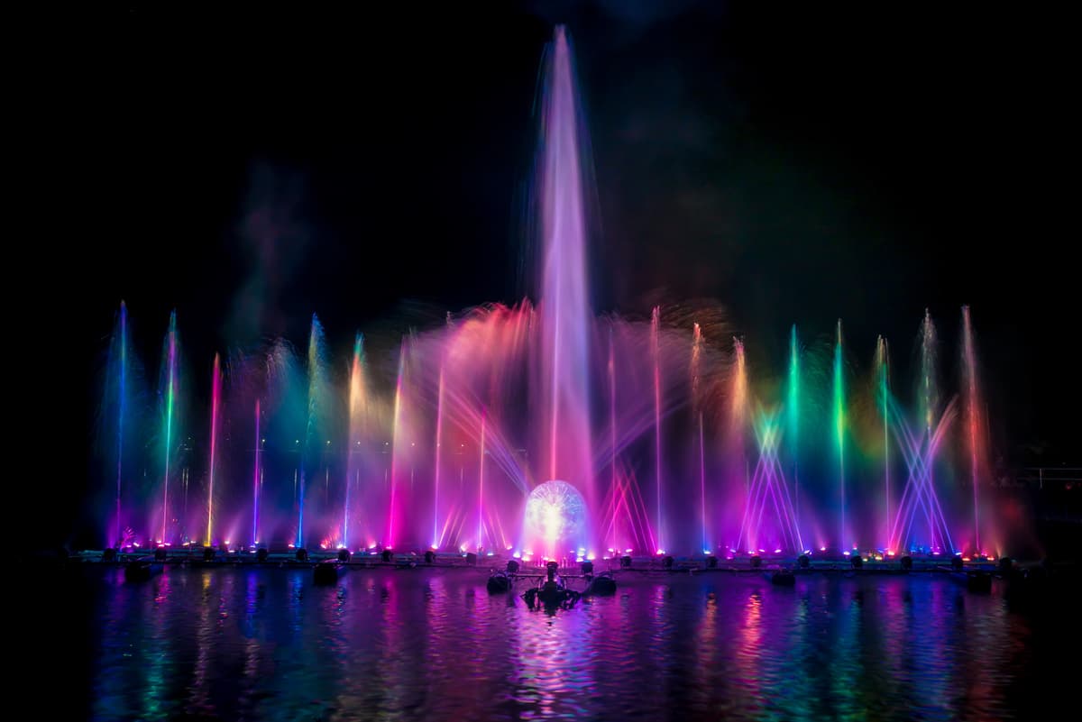 Illuminated fountain backdrop