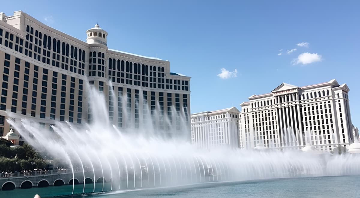 Hotel fountain with wind‑responsive control preventing overspray